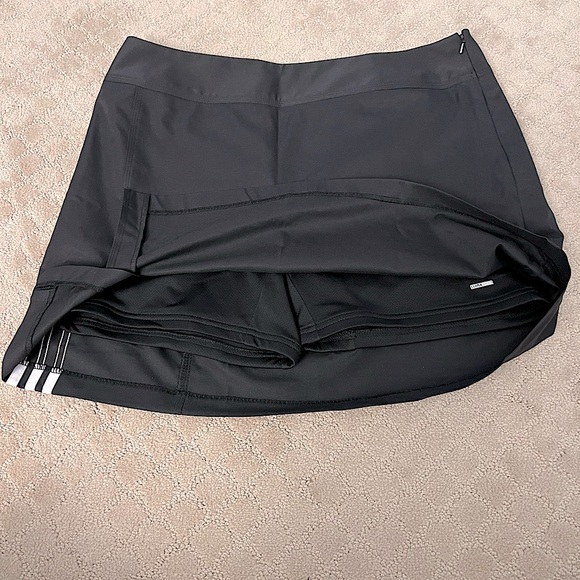 Women’s Adidas Golf Skort | Color: Black and White | Size: 10 | EUC - Picture 2 of 4